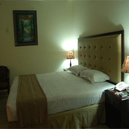 Ambassador Residency Otel Chittagong Dış mekan fotoğraf