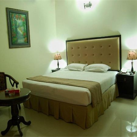 Ambassador Residency Otel Chittagong Dış mekan fotoğraf