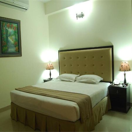 Ambassador Residency Otel Chittagong Dış mekan fotoğraf