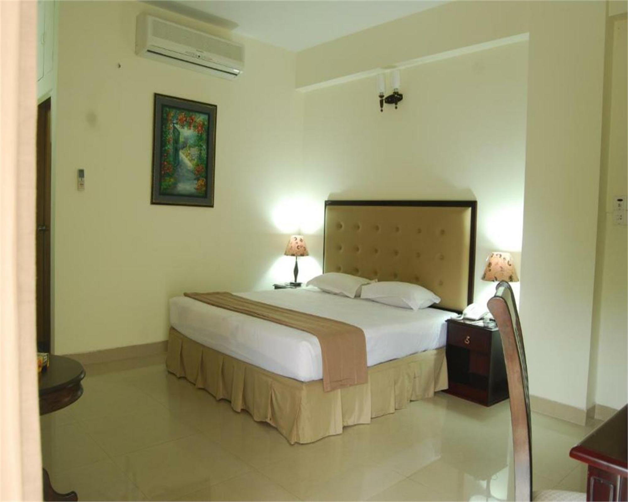Ambassador Residency Otel Chittagong Dış mekan fotoğraf