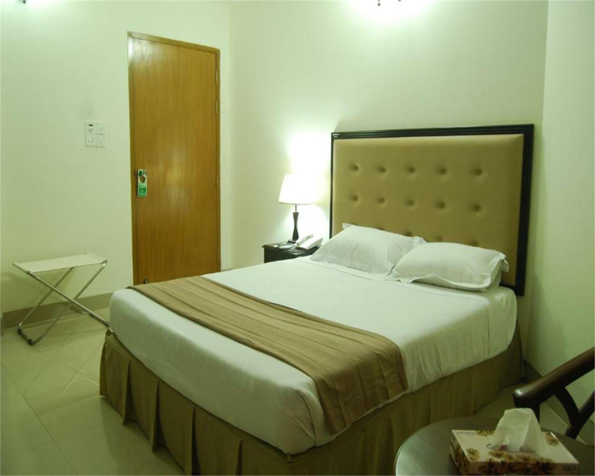Ambassador Residency Otel Chittagong Dış mekan fotoğraf