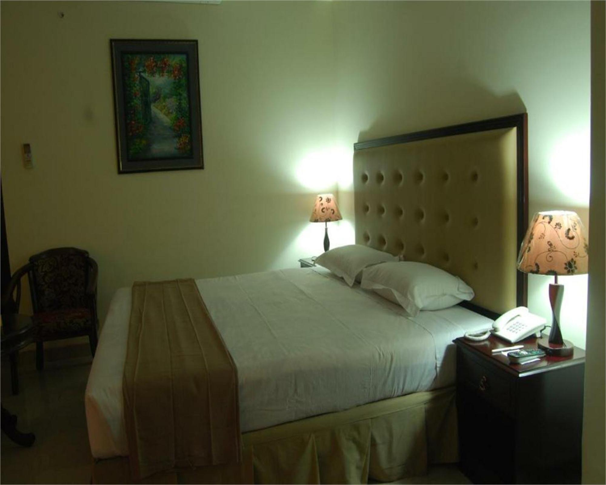 Ambassador Residency Otel Chittagong Dış mekan fotoğraf