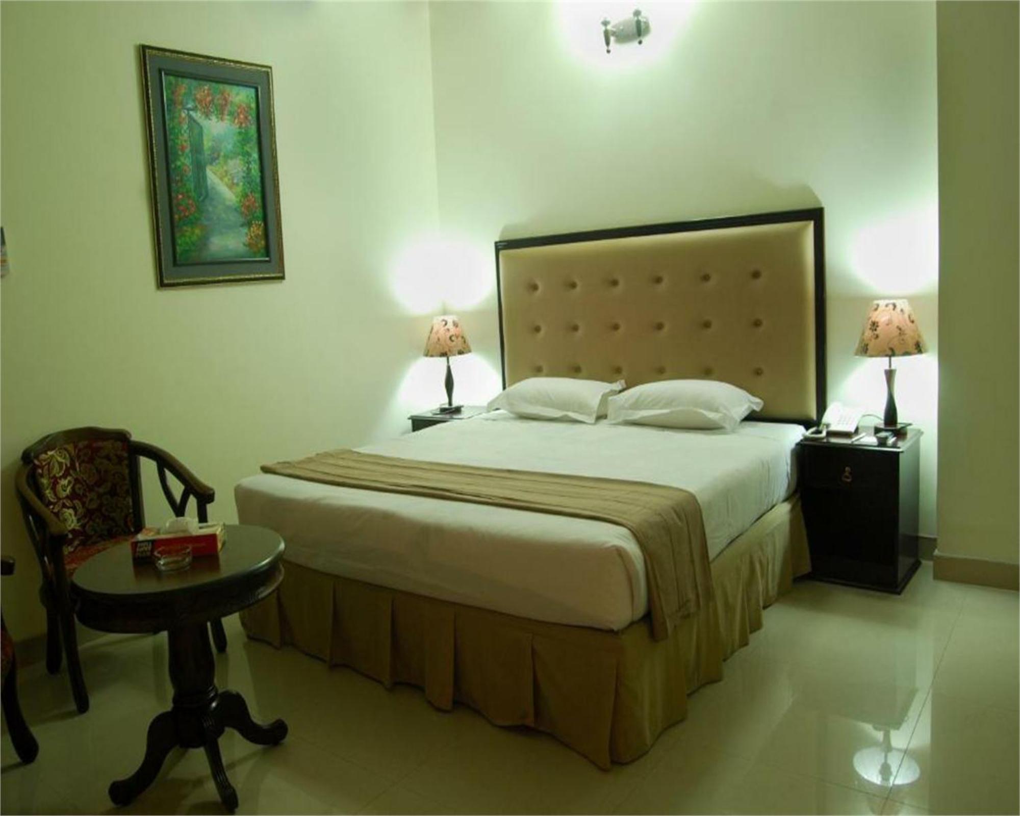 Ambassador Residency Otel Chittagong Dış mekan fotoğraf