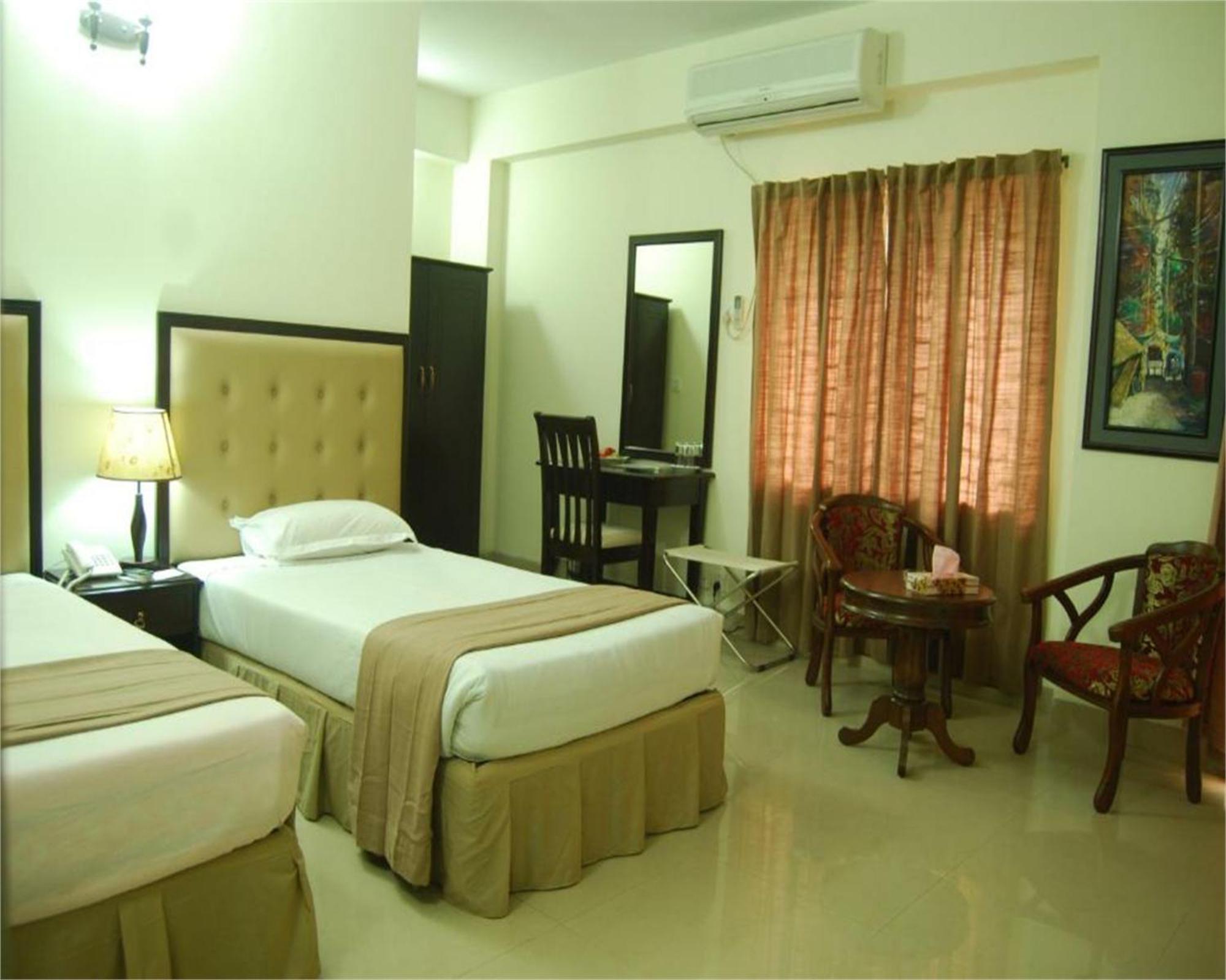 Ambassador Residency Otel Chittagong Dış mekan fotoğraf