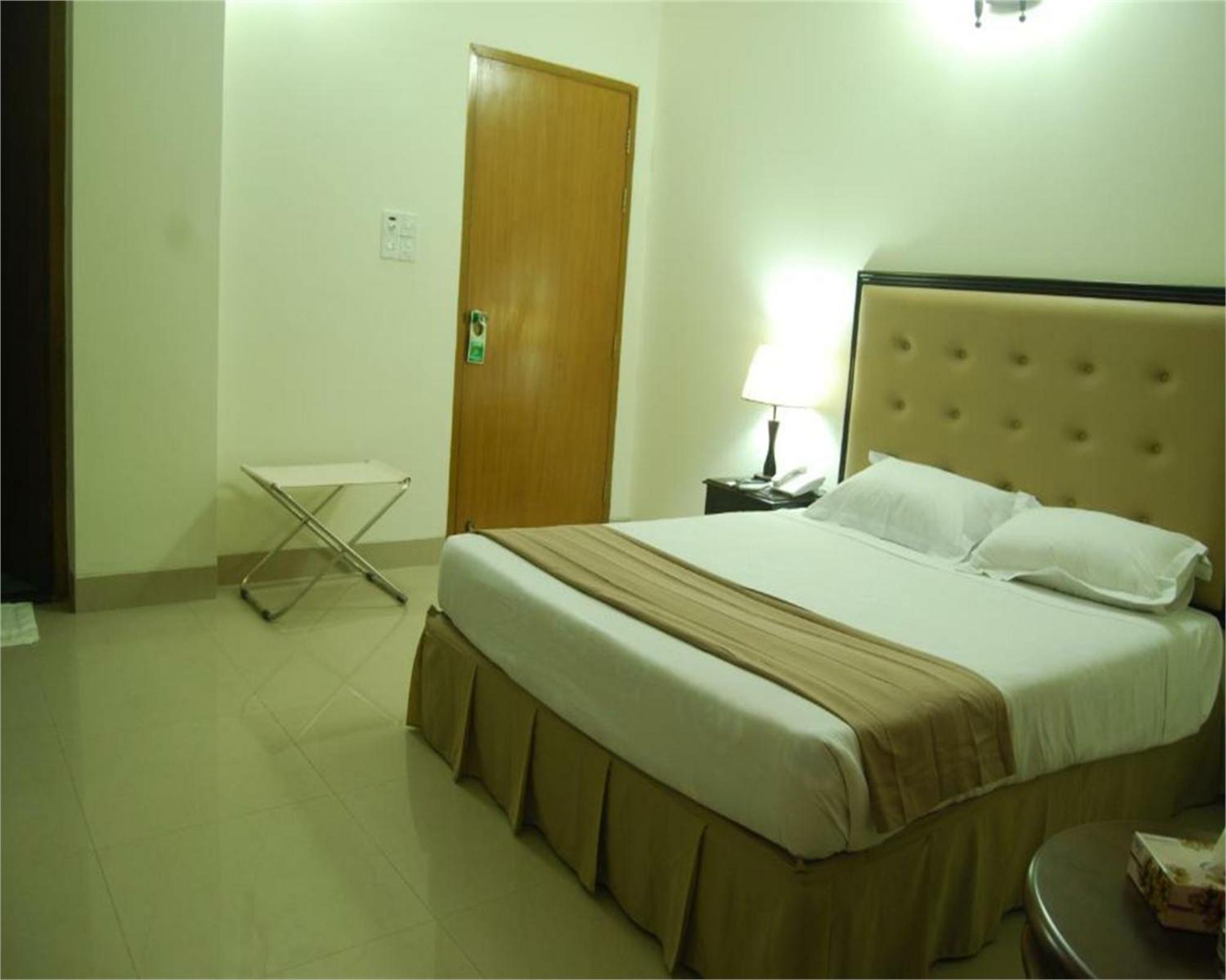 Ambassador Residency Otel Chittagong Dış mekan fotoğraf