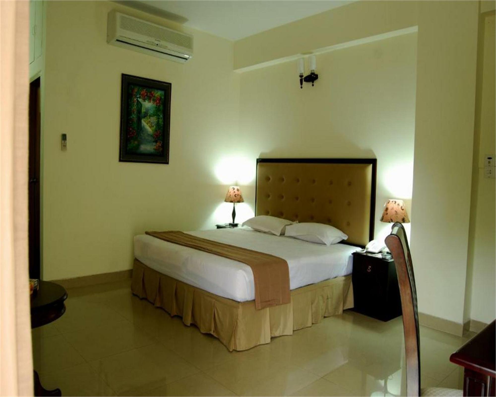 Ambassador Residency Otel Chittagong Dış mekan fotoğraf