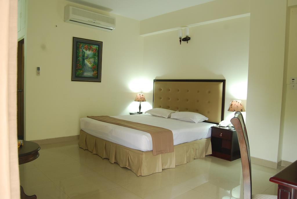 Ambassador Residency Otel Chittagong Oda fotoğraf